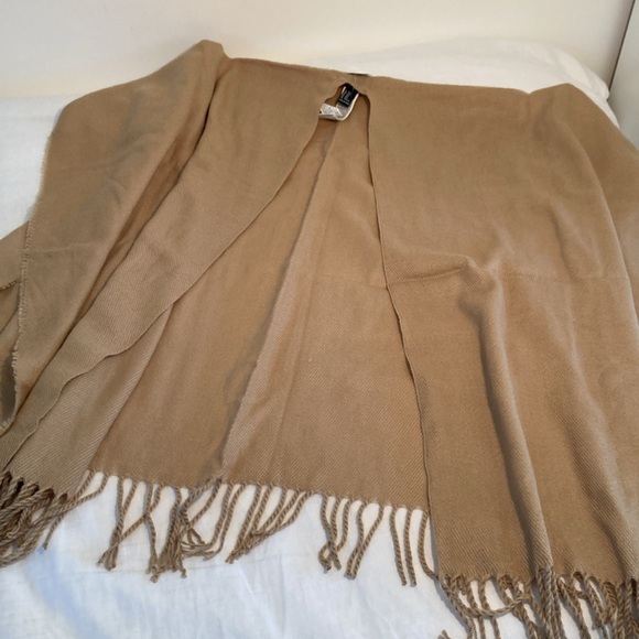 Forever 21 woven shawl camel M/L - Picture 9 of 10